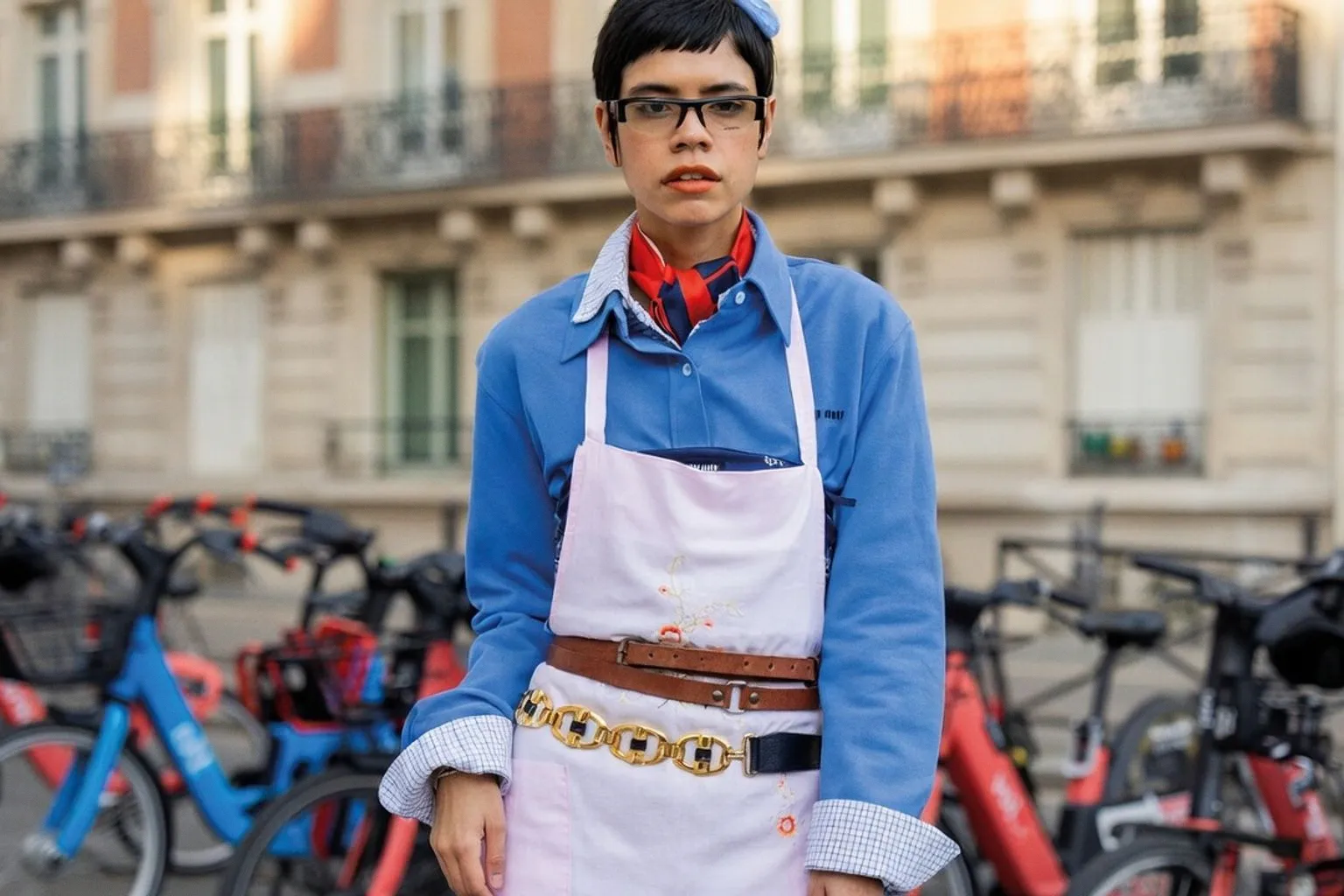 Cinq tendances mode de l'automne à oublier et comment les remplacer avec élégance