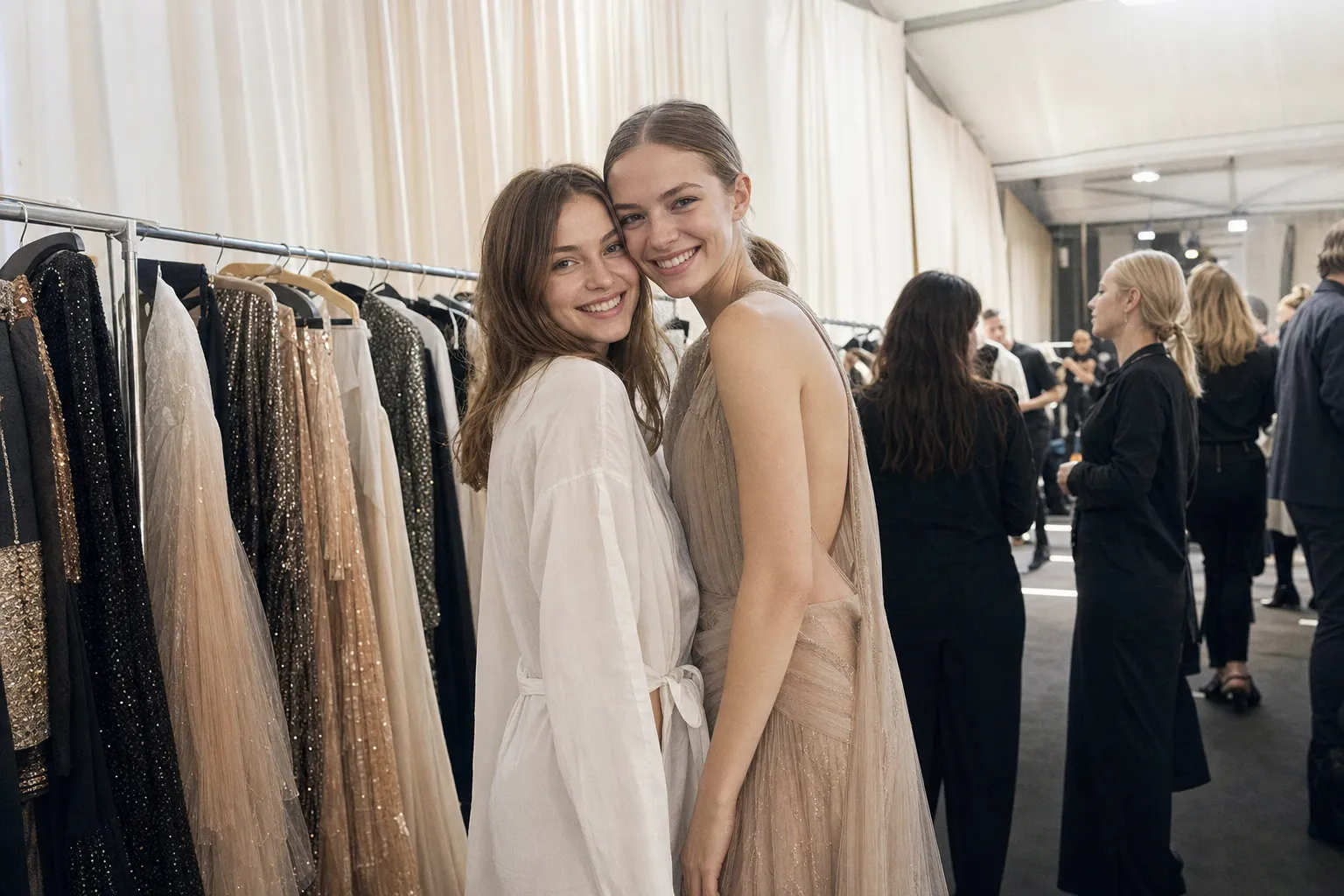 Haute couture : quand les mannequins révèlent l'envers du décor des défilés