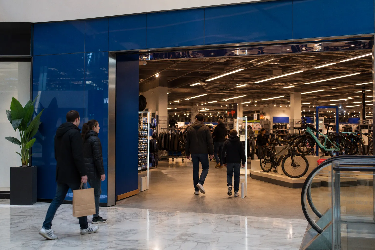 Le nouveau gilet bordeaux de Decathlon : faut-il vraiment craquer pour ce modèle à 19,99 € ?