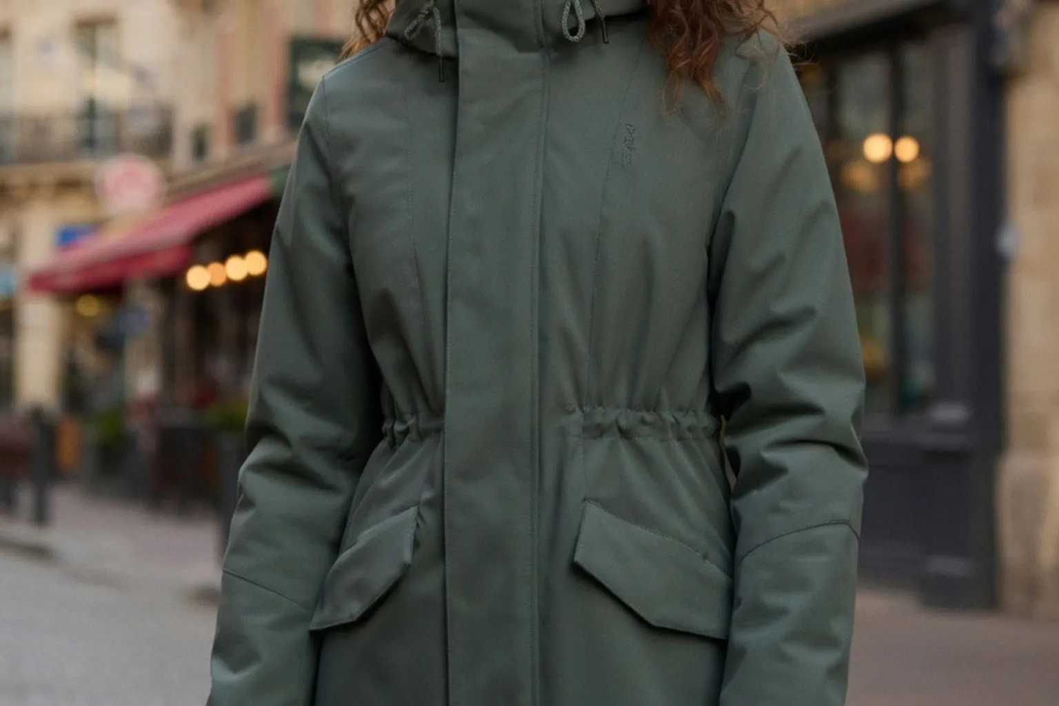 Veste Decathlon : l'alternative chic et imperméable pour affronter la mi-saison