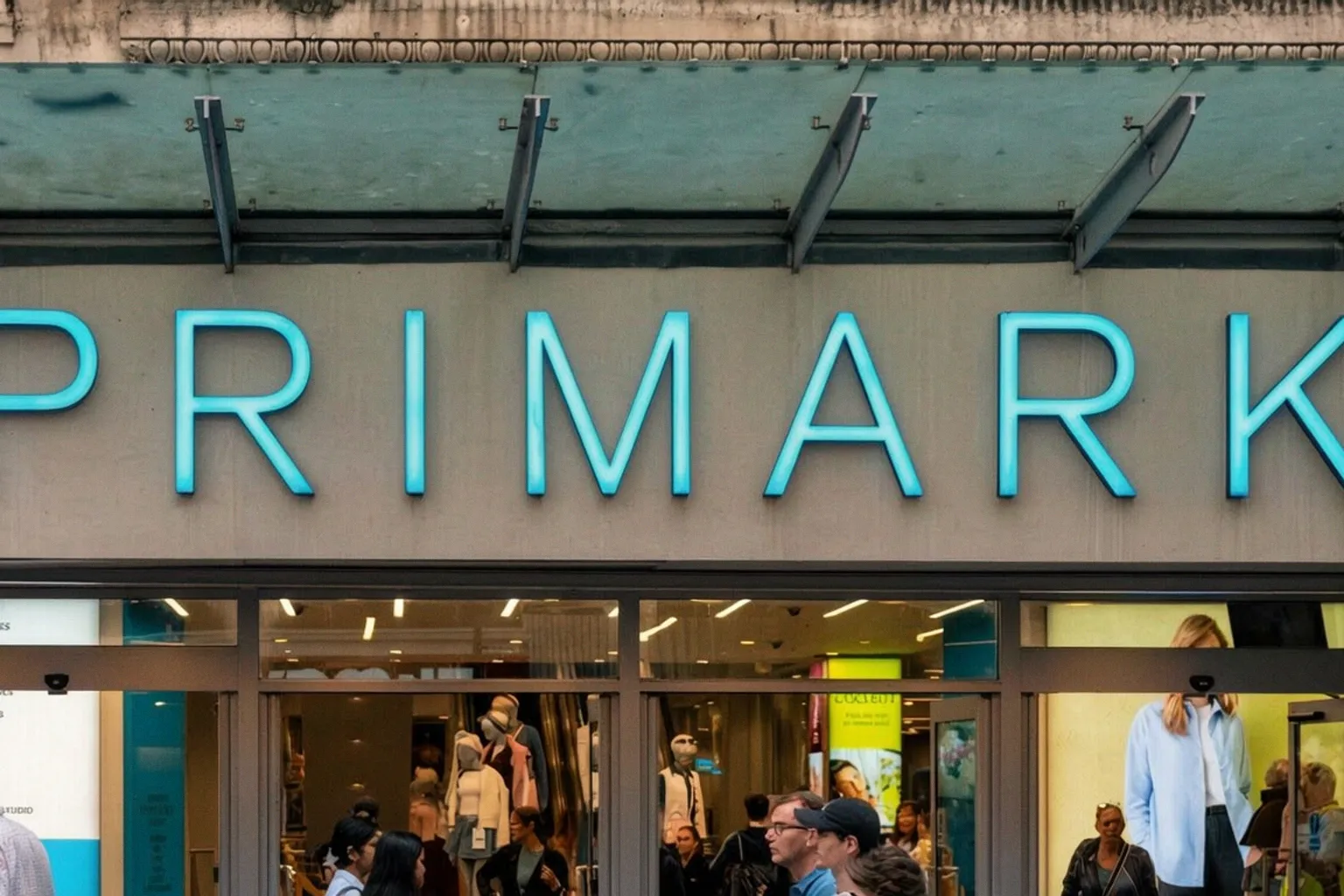Veste Primark à 24 € : pourquoi ce modèle à carreaux séduit les femmes de 50 ans